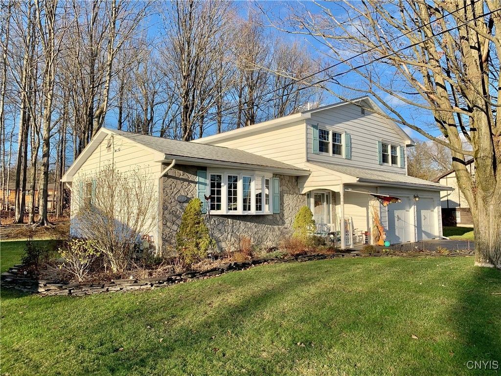 127 Clarion Drive, Whitesboro, NY 13492 Main Photo