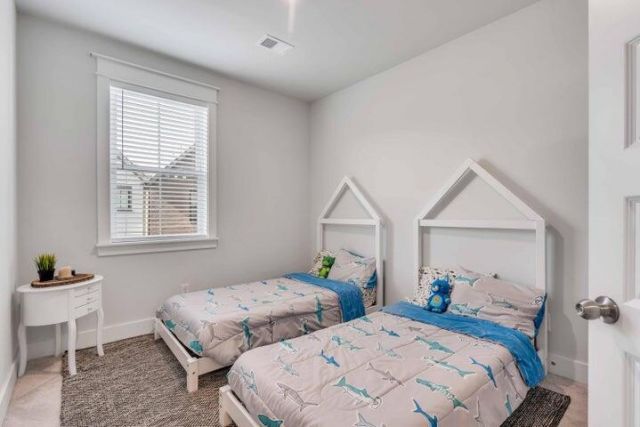 1512 Martel Street Photo 11