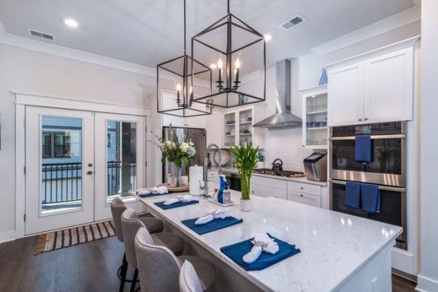 1512 Martel Street Photo 6