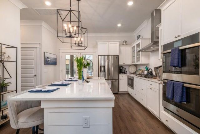 1512 Martel Street Photo 7