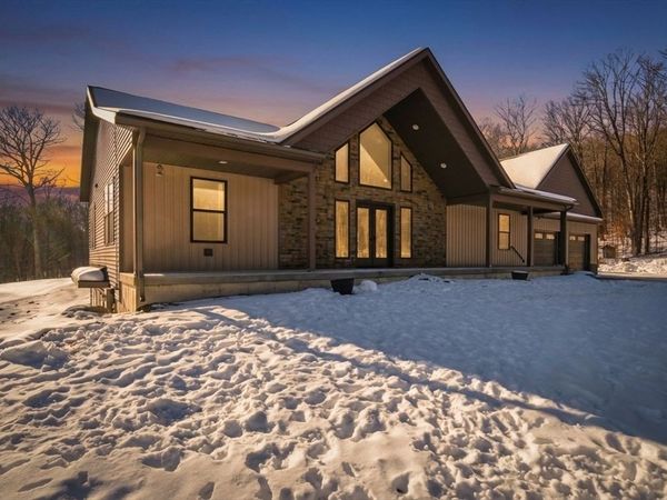 221 Bailey Rd, Lanesborough, MA 01237