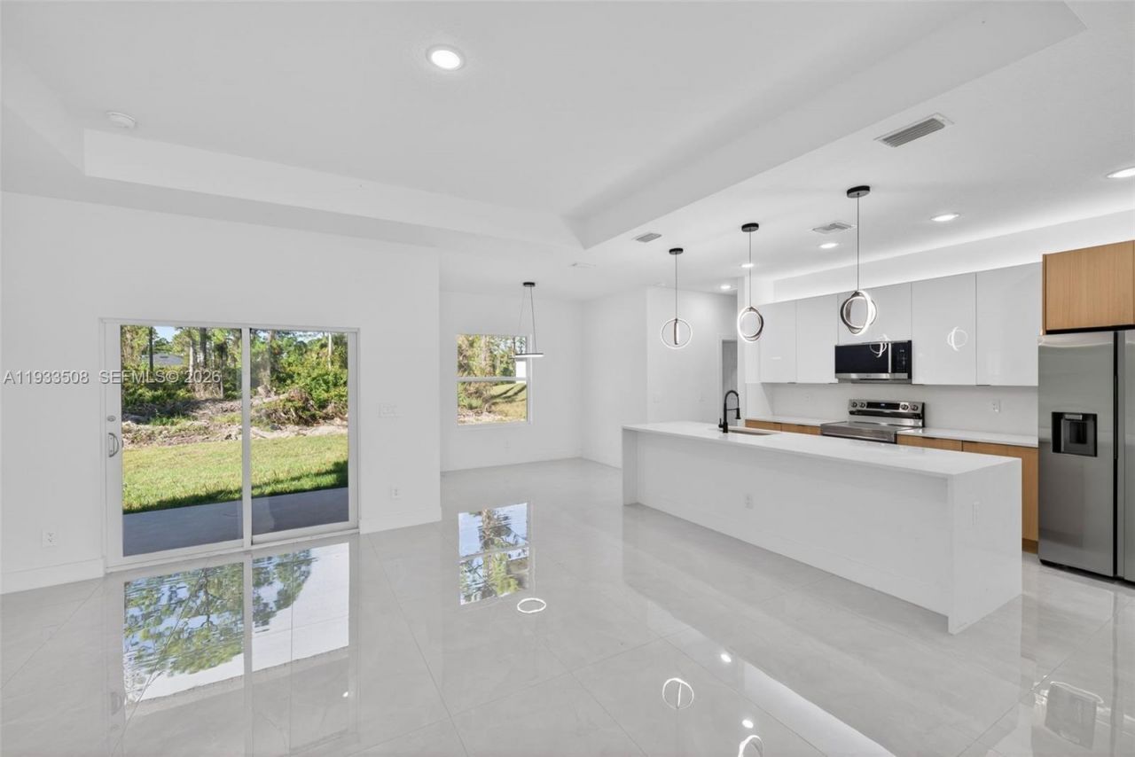 220 Lomax Ave, Lehigh Acres, FL 33974 Photo