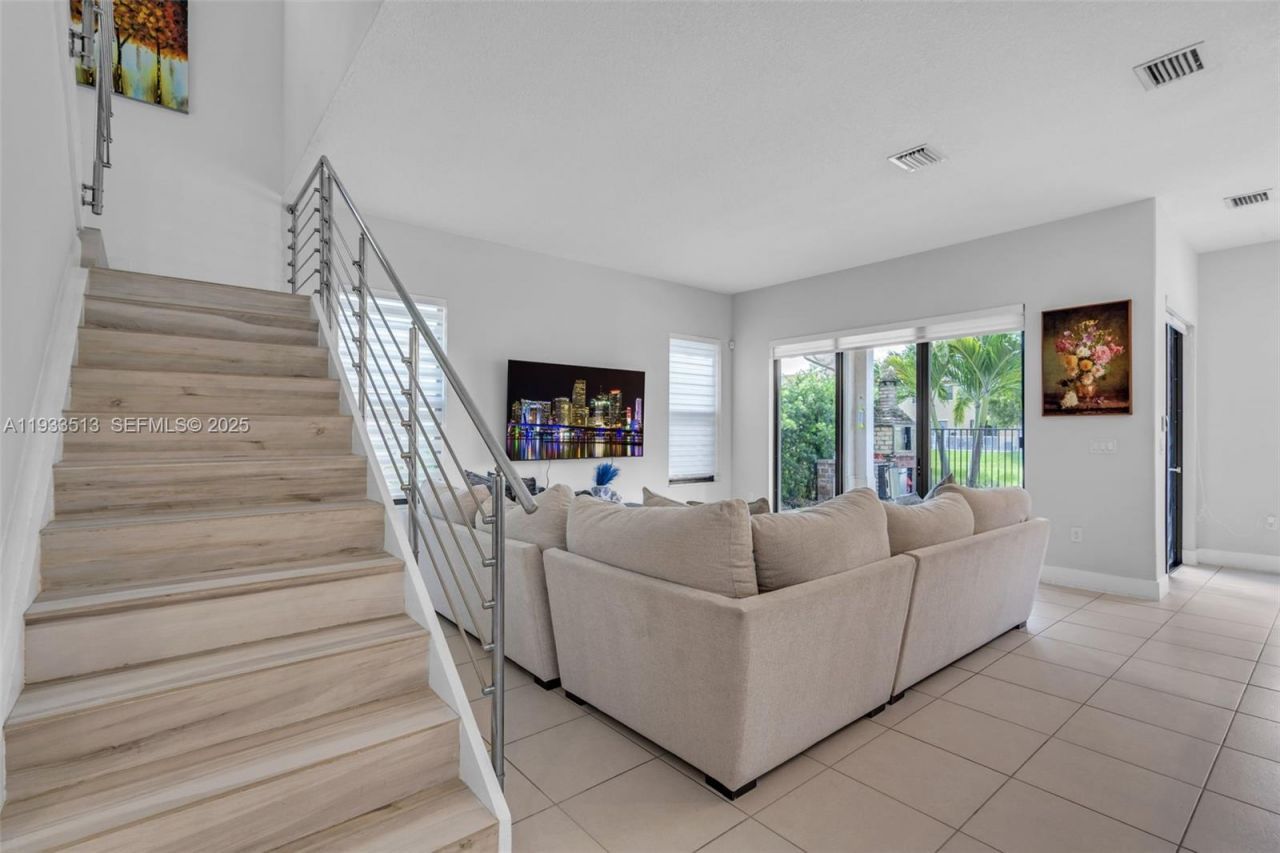 3332 W 95th Ter, Hialeah, FL 33018 Photo