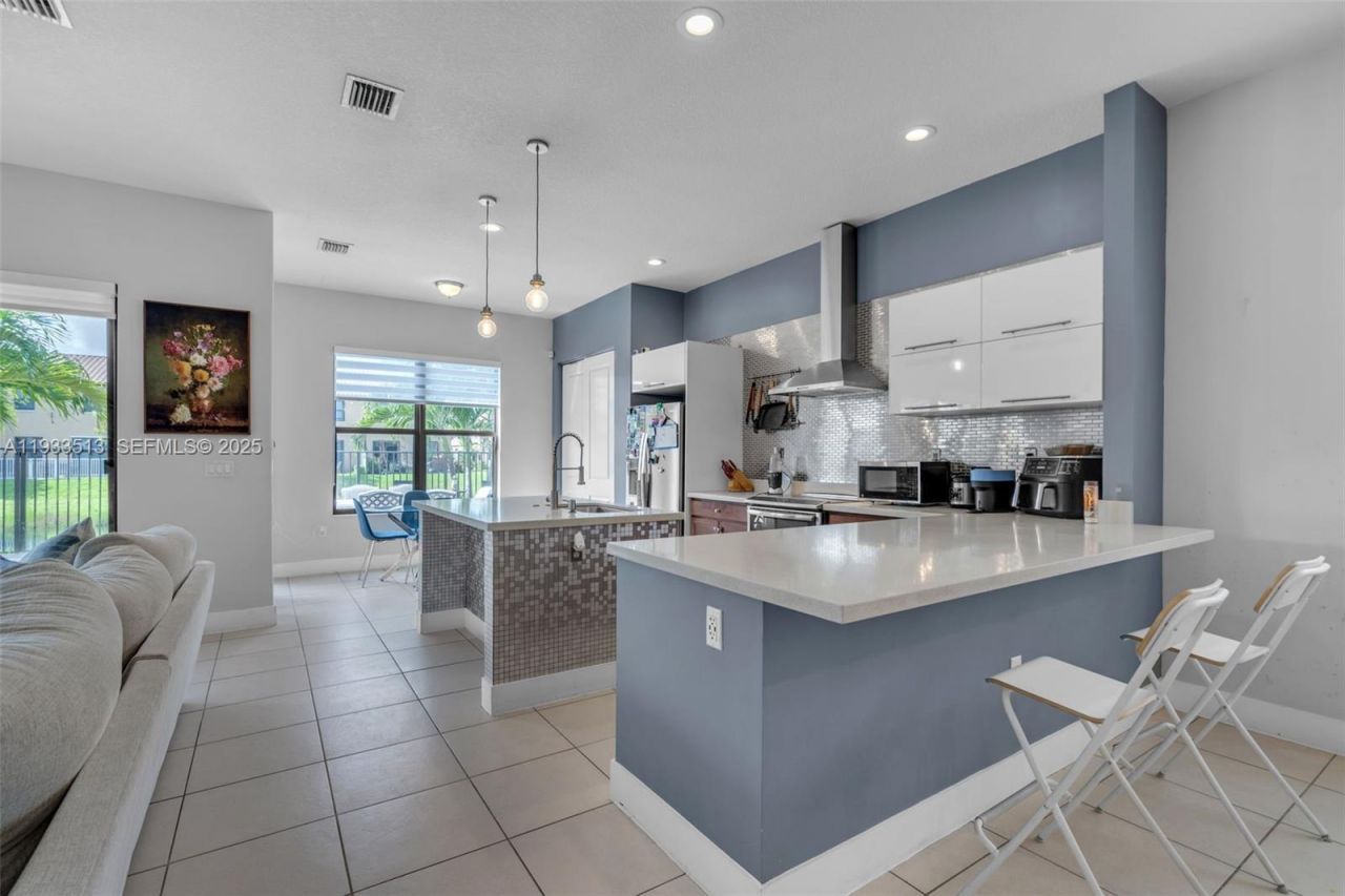 3332 W 95th Ter, Hialeah, FL 33018 Photo