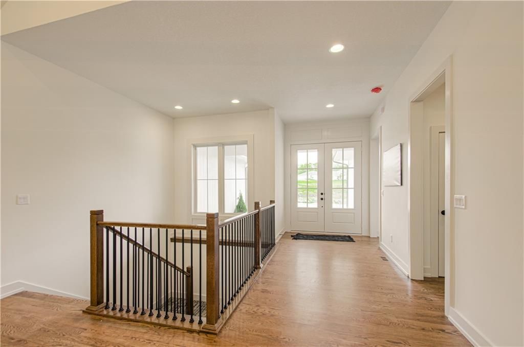 2150 NW Scenic View Drive, Riverside, MO 64150 Main Photo