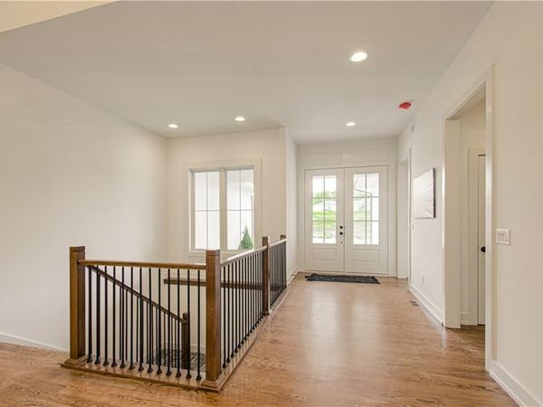 2150 NW Scenic View Drive, Riverside, MO 64150