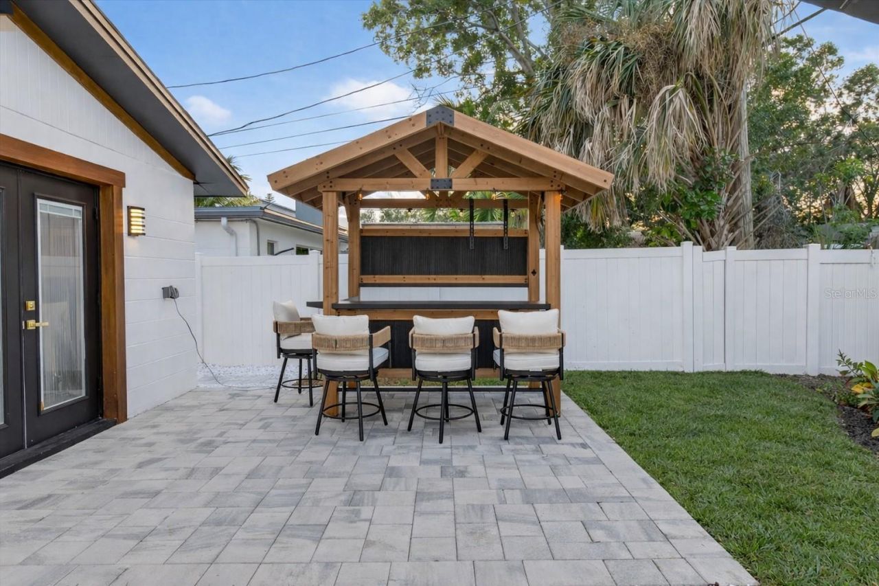 1927 Shore Acres Boulevard Ne, Saint Petersburg, FL 33703 Photo