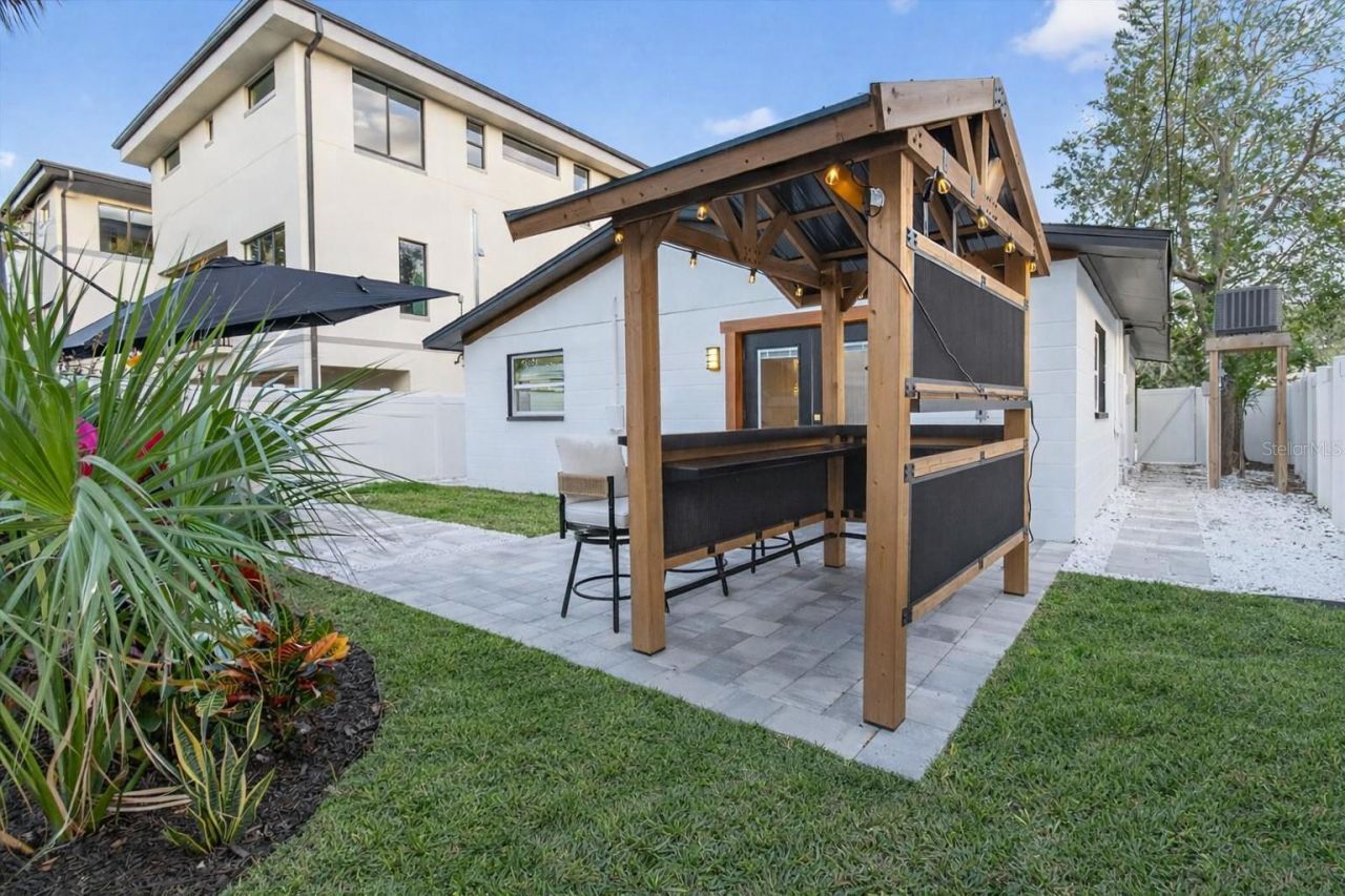 1927 Shore Acres Boulevard Ne, Saint Petersburg, FL 33703 Photo