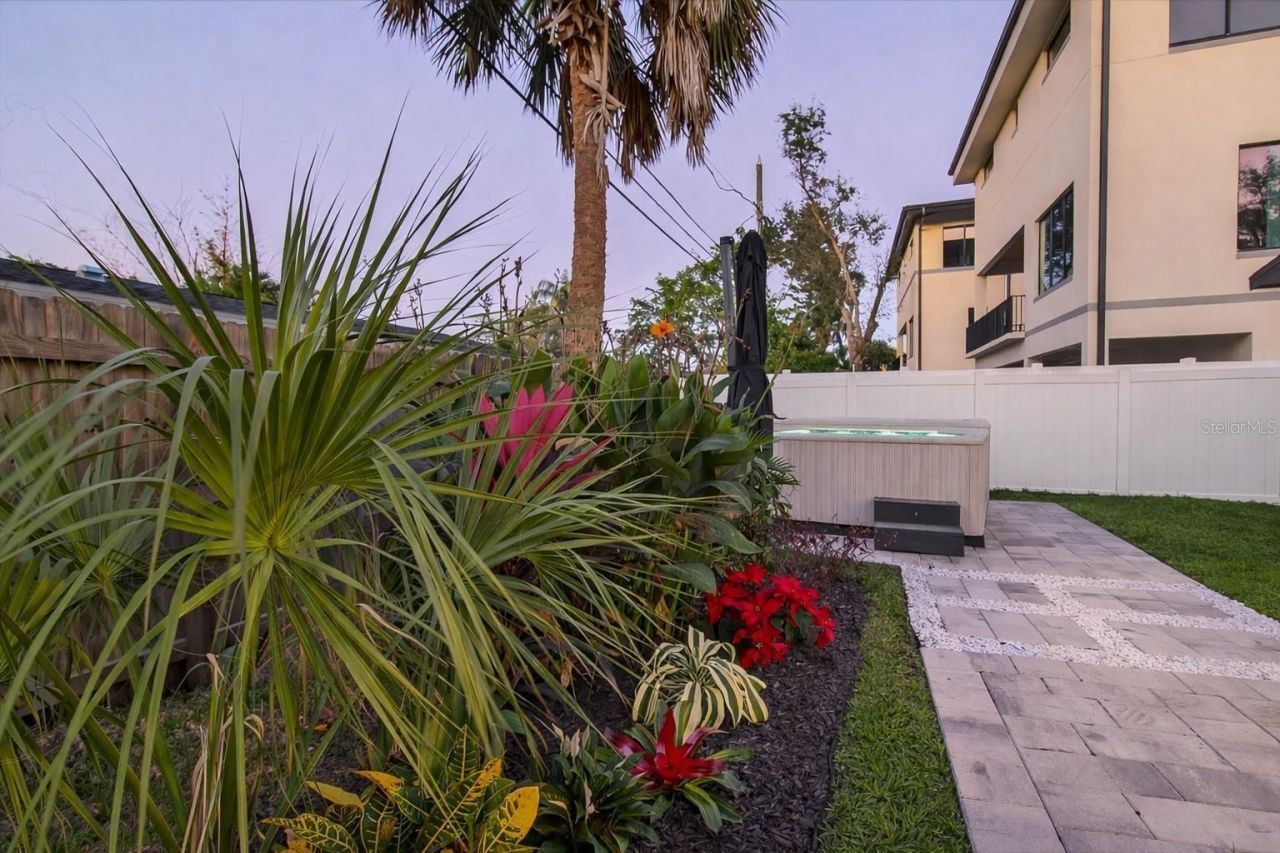 1927 Shore Acres Boulevard Ne, Saint Petersburg, FL 33703 Photo