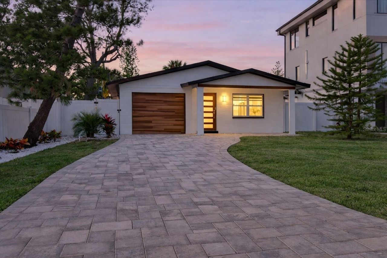 1927 Shore Acres Boulevard Ne, Saint Petersburg, FL 33703 Photo