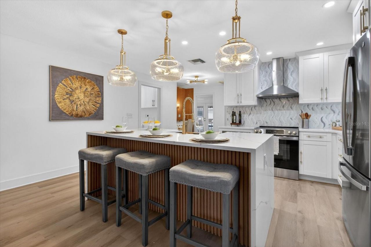 1927 Shore Acres Boulevard Ne, Saint Petersburg, FL 33703 Photo