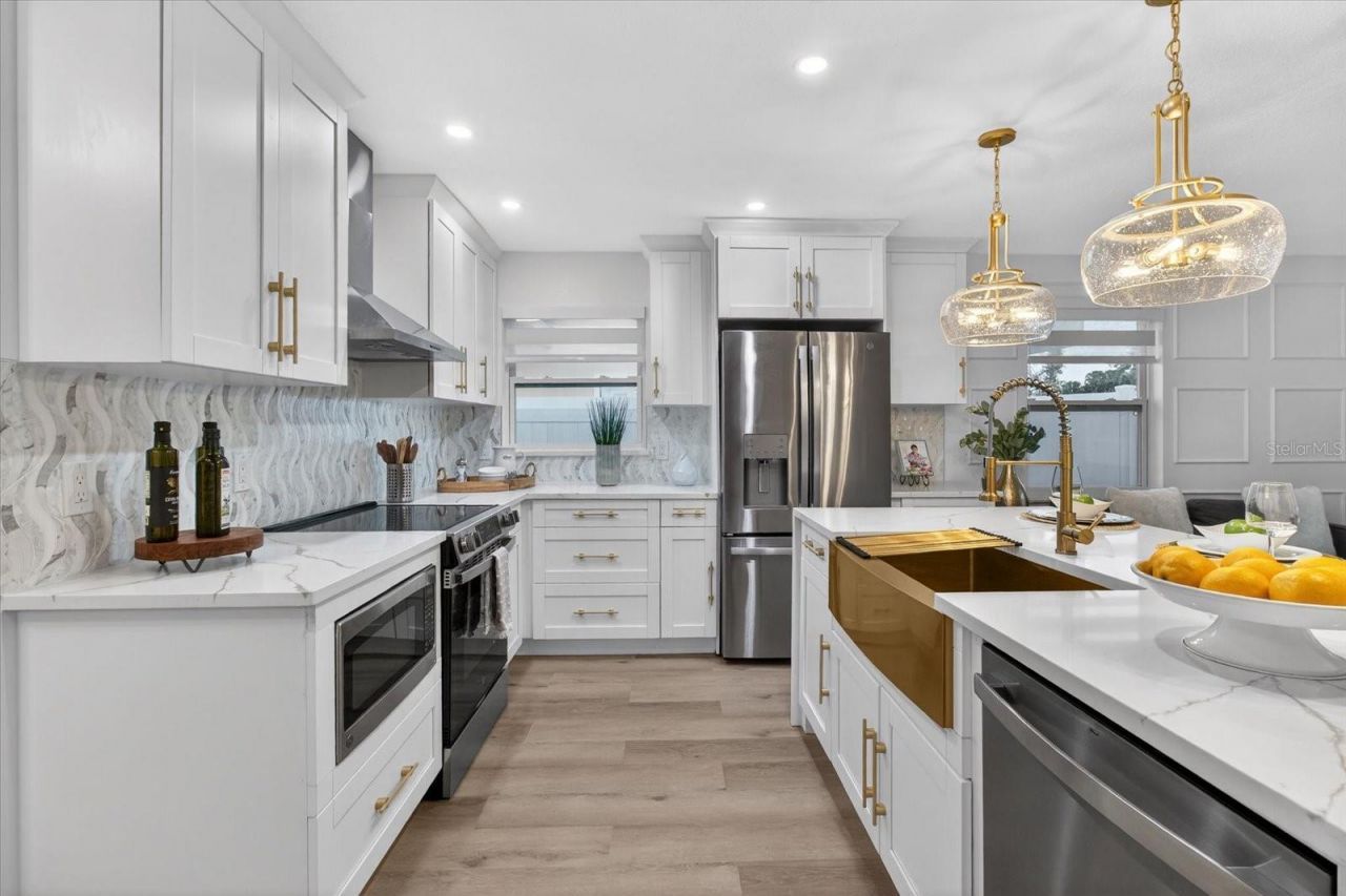 1927 Shore Acres Boulevard Ne, Saint Petersburg, FL 33703 Photo