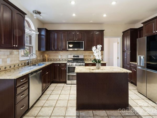 4806 Hickory Glen Drive, Matthews, NC 28105