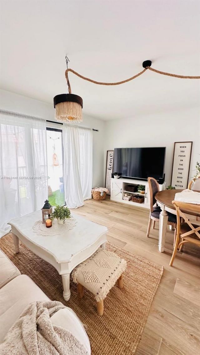 223 Lakeview Dr, Unit 204, Weston, FL 33326 Photo