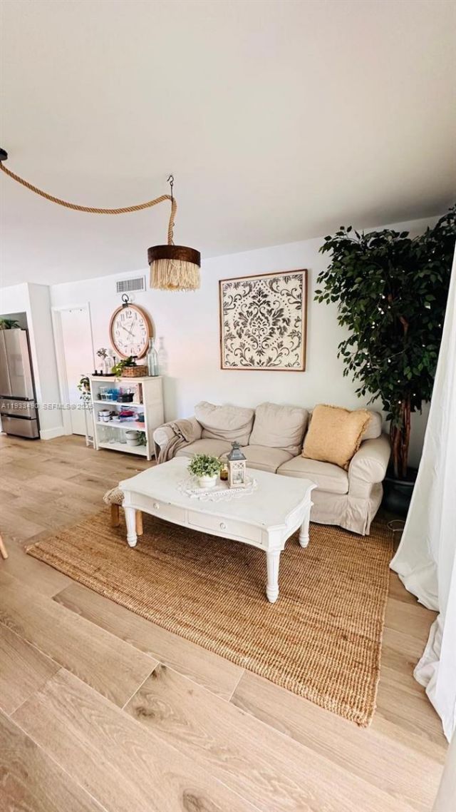 223 Lakeview Dr, Unit 204, Weston, FL 33326 Photo