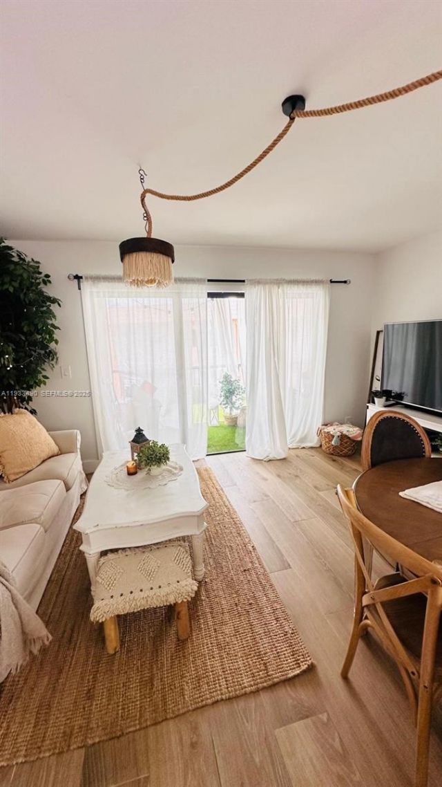 223 Lakeview Dr, Unit 204, Weston, FL 33326 Photo