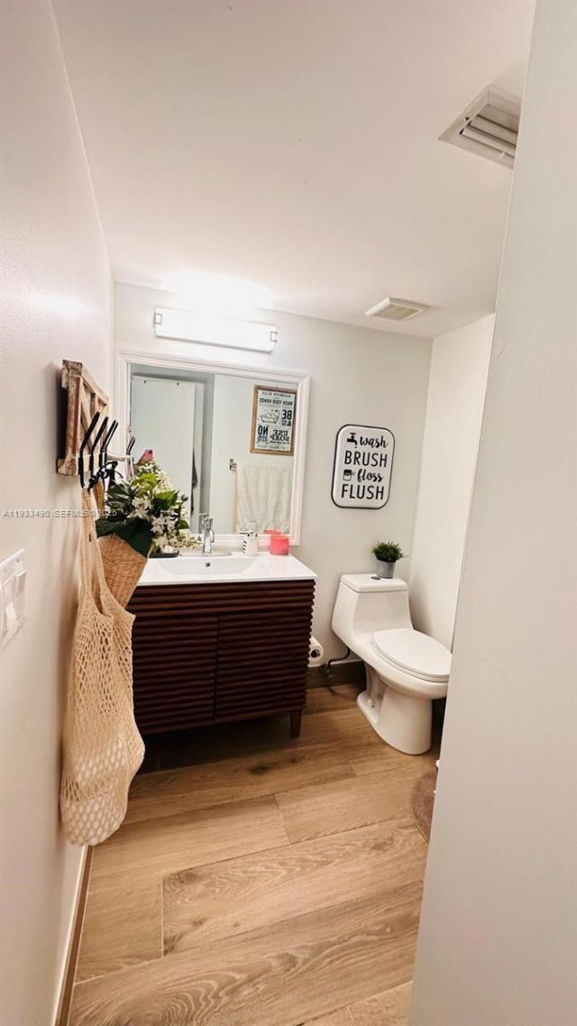 223 Lakeview Dr, Unit 204, Weston, FL 33326 Photo