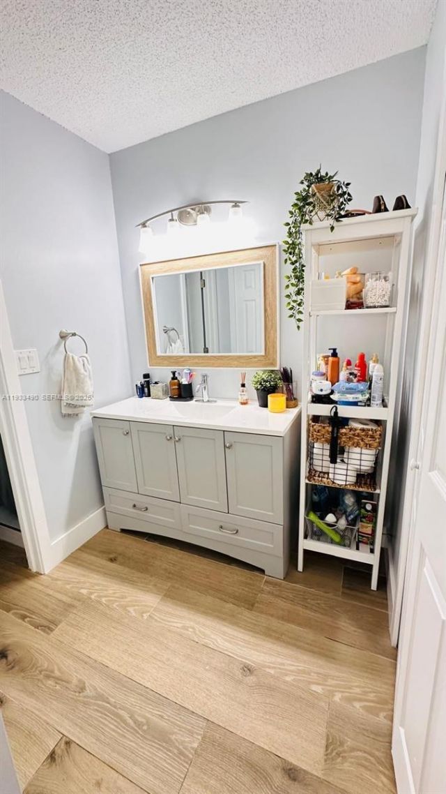 223 Lakeview Dr, Unit 204, Weston, FL 33326 Photo