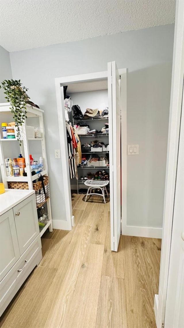 223 Lakeview Dr, Unit 204, Weston, FL 33326 Photo