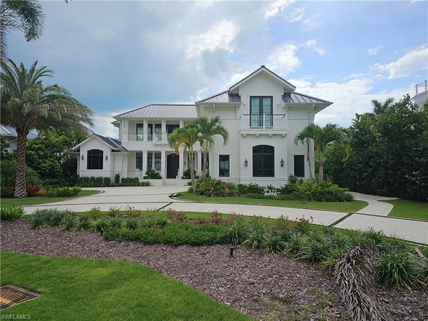 637 Palm CIR W, NAPLES, FL 34102