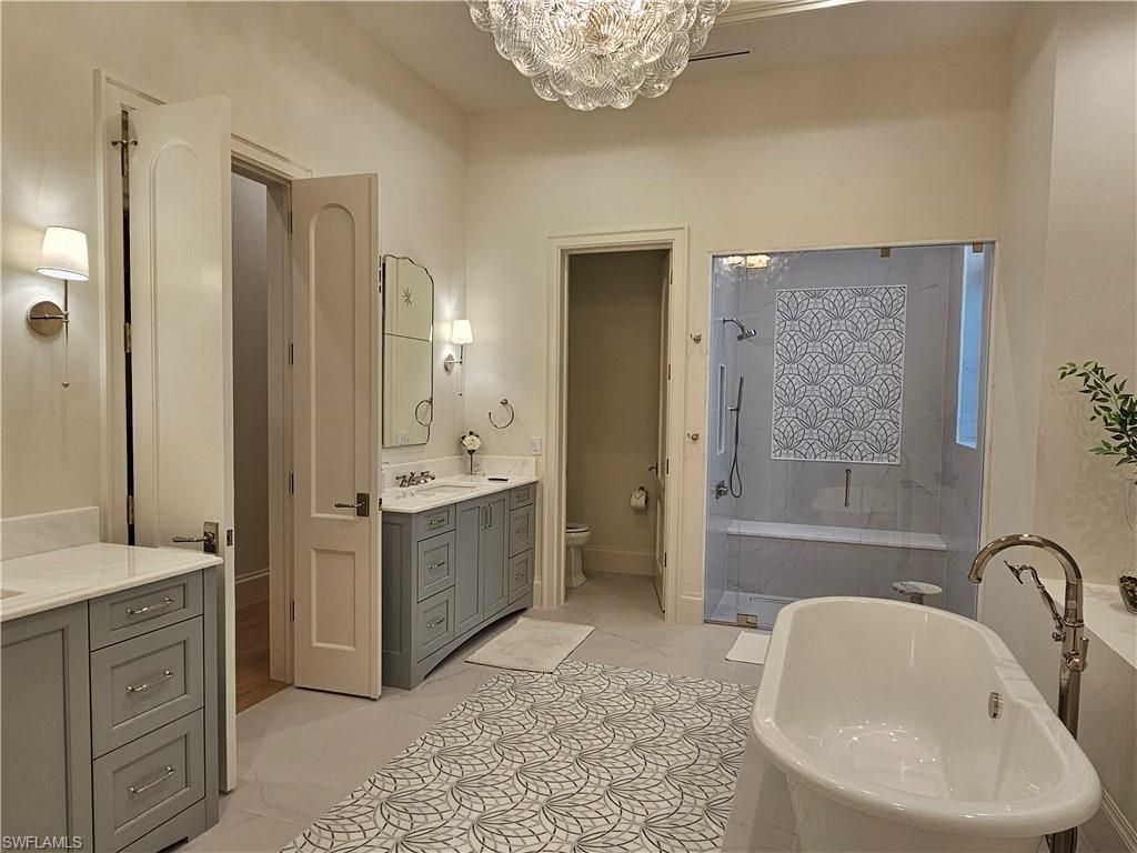 637 Palm Cir W, Naples, FL 34102 Photo