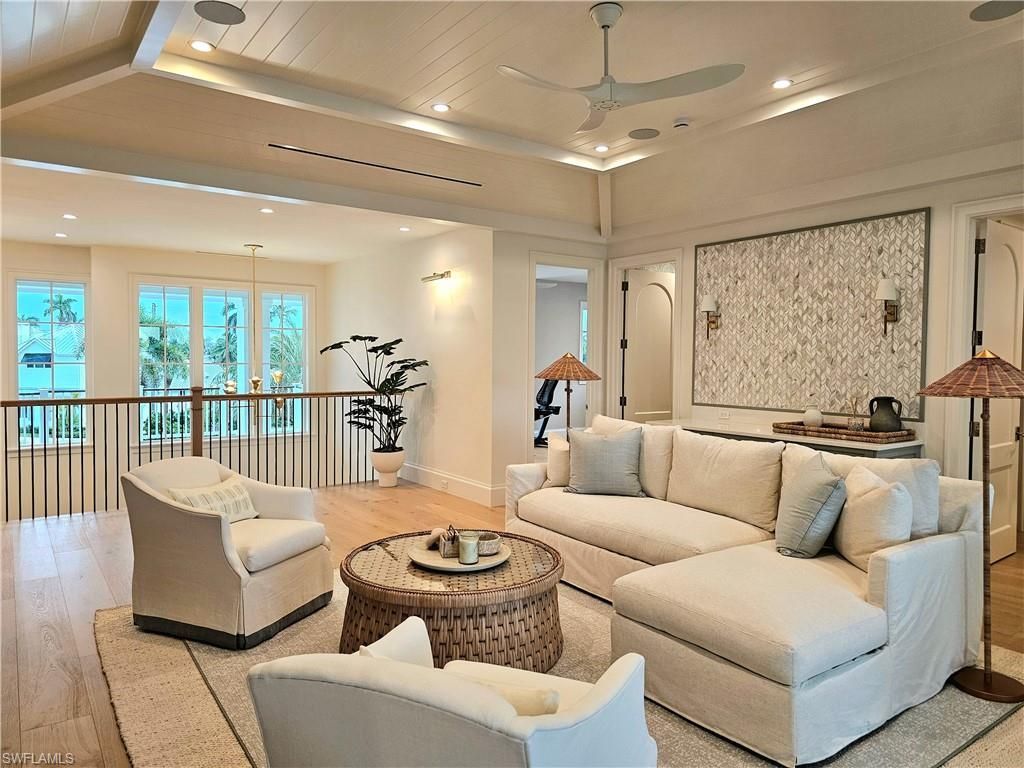 637 Palm Cir W, Naples, FL 34102 Photo