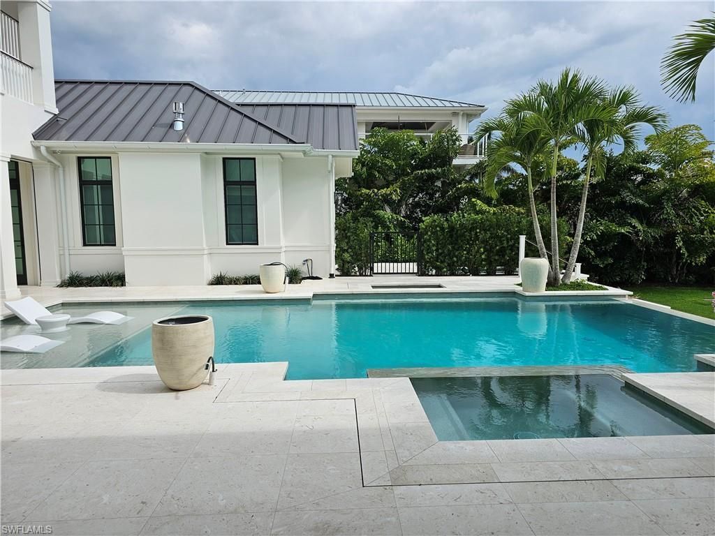 637 Palm Cir W, Naples, FL 34102 Photo