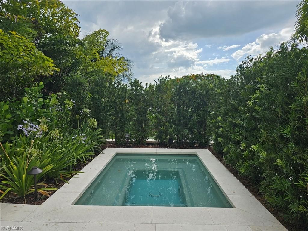 637 Palm Cir W, Naples, FL 34102 Photo