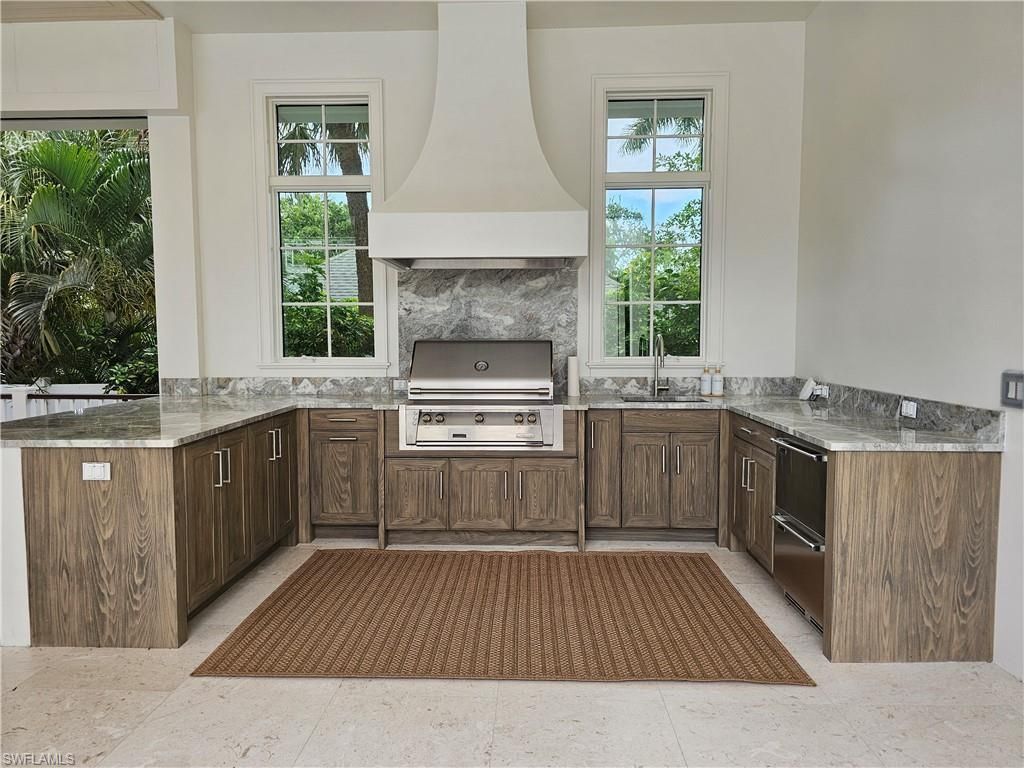 637 Palm Cir W, Naples, FL 34102 Photo