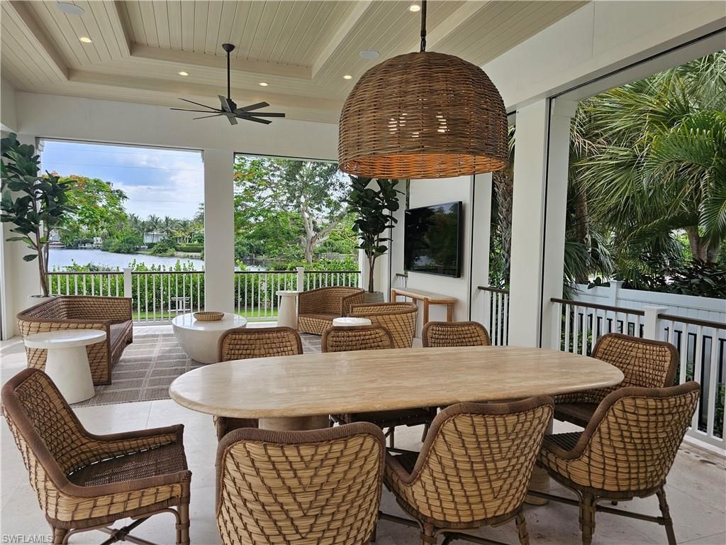 637 Palm Cir W, Naples, FL 34102 Photo