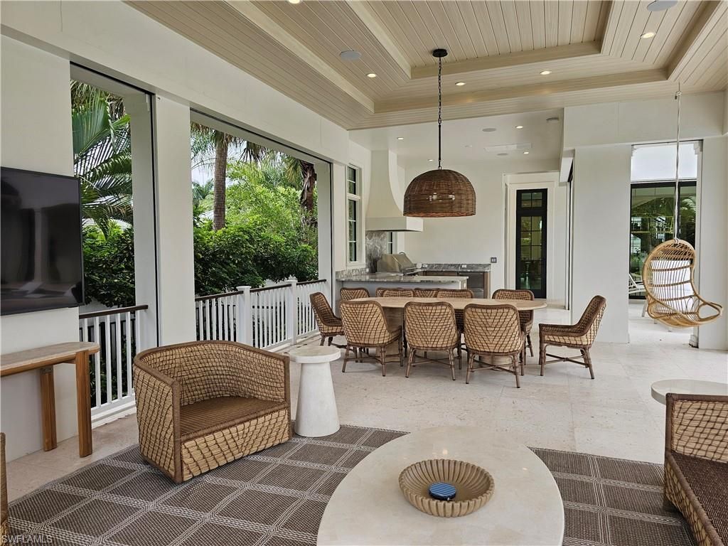 637 Palm Cir W, Naples, FL 34102 Photo