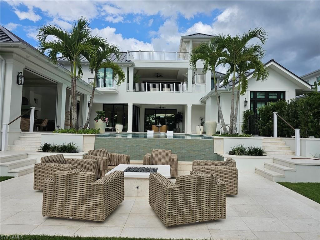 637 Palm Cir W, Naples, FL 34102 Photo