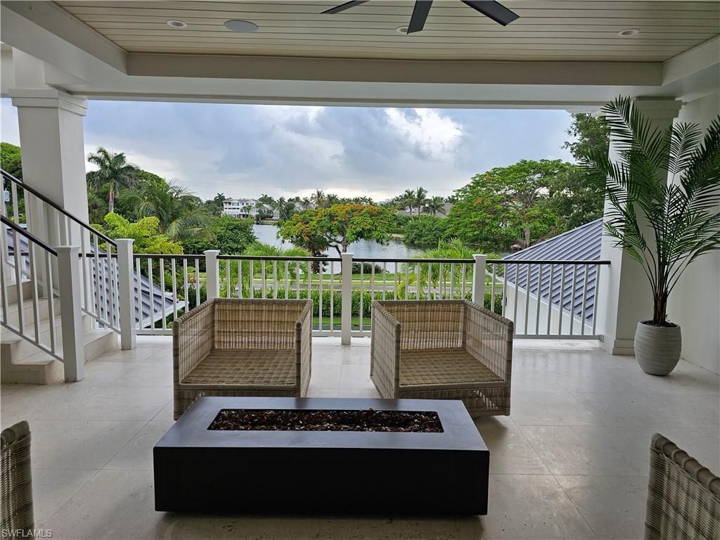 637 Palm Cir W, Naples, FL 34102 Photo