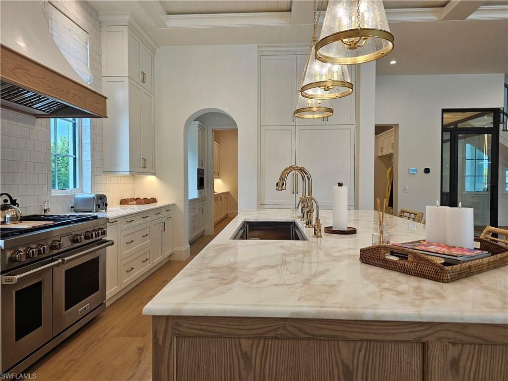 637 Palm Cir W, Naples, FL 34102 Photo