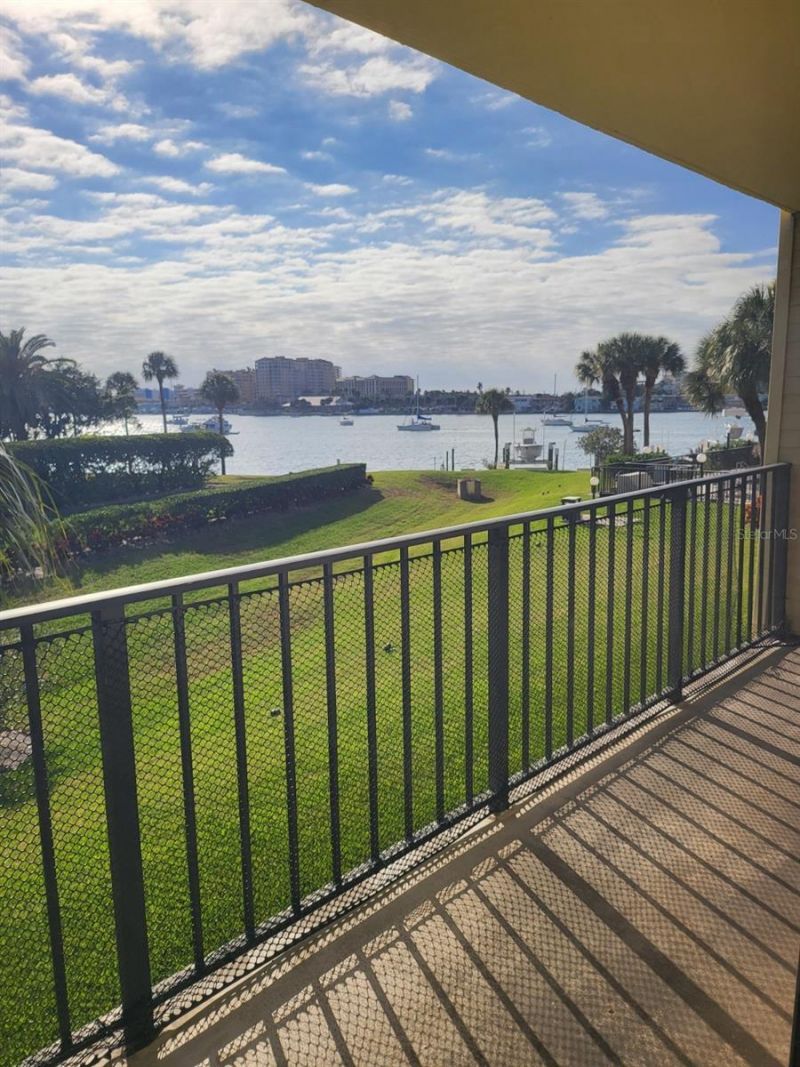 650 Island Way, Unit 208, Clearwater, FL 33767 Photo