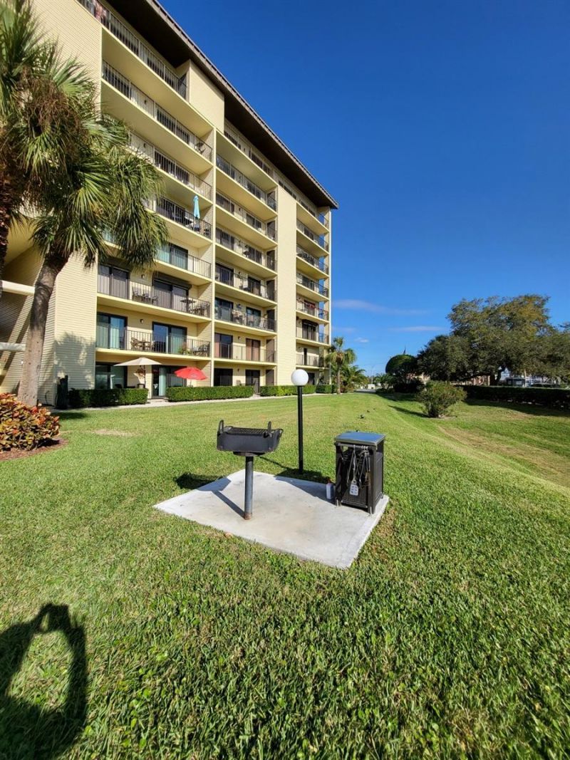 650 Island Way, Unit 208, Clearwater, FL 33767 Photo