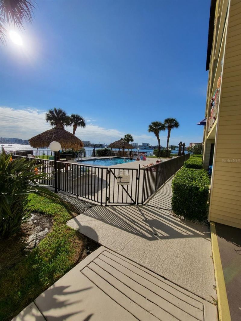 650 Island Way, Unit 208, Clearwater, FL 33767 Photo