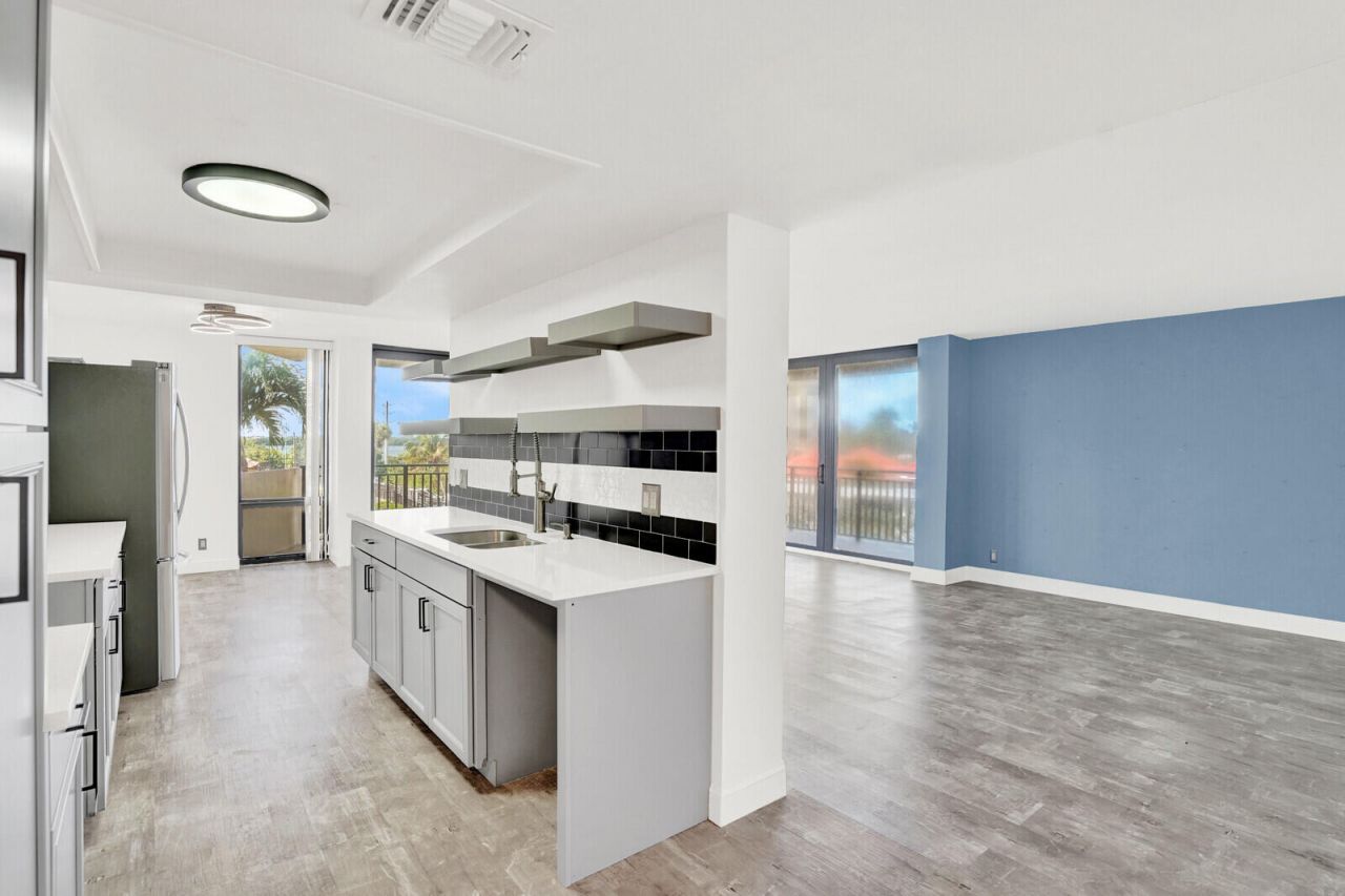 5460 N Ocean Drive, Unit 1d, Singer Island, FL 33404 Photo