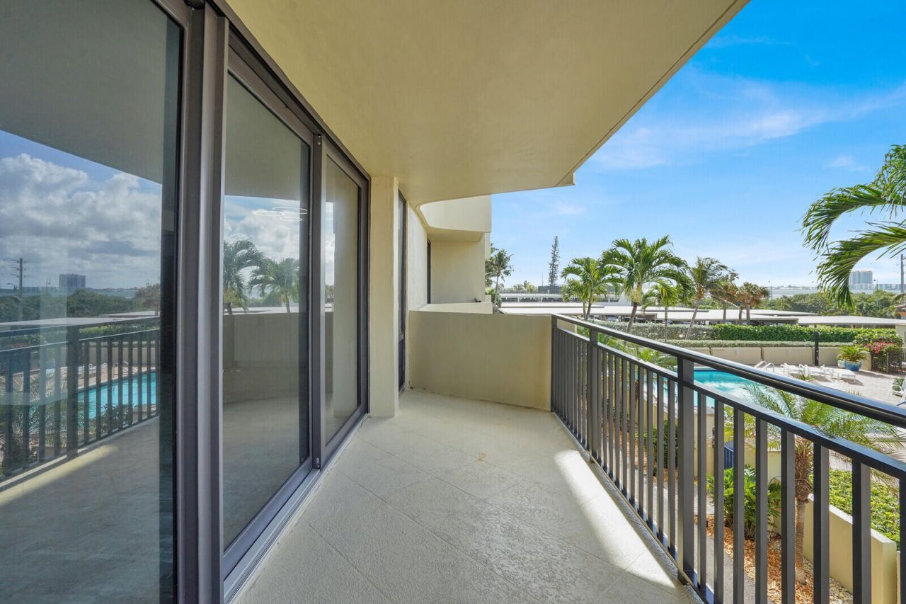 5460 N Ocean Drive, Unit 1d, Singer Island, FL 33404 Photo