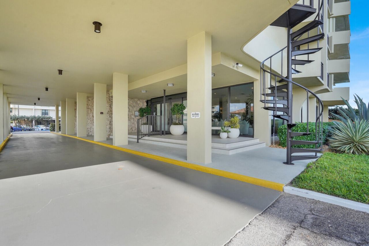 5460 N Ocean Drive, Unit 1d, Singer Island, FL 33404 Photo