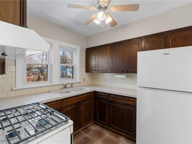 1899 16th Street SW, Akron, OH 44314 Photo 4