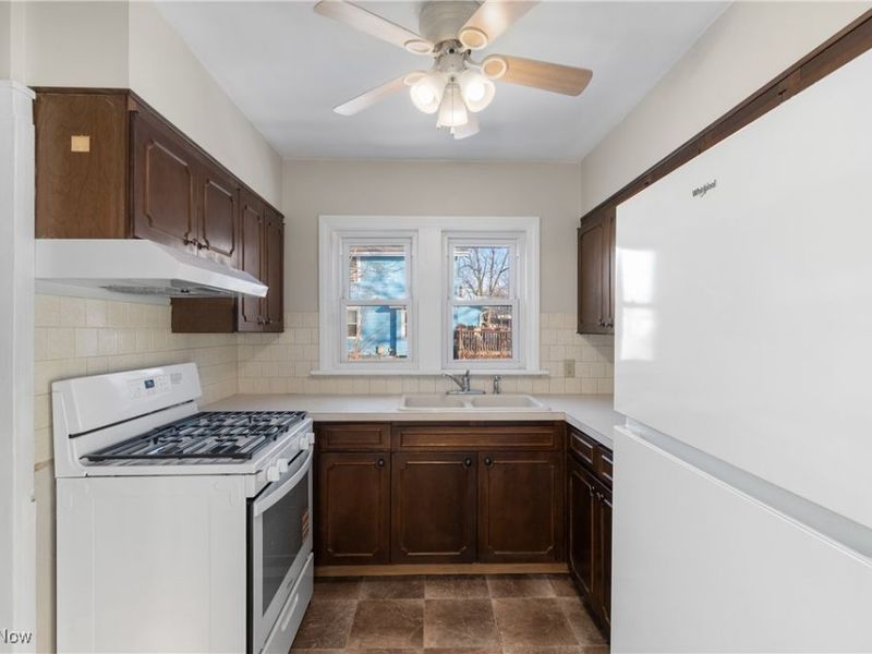 1899 16th Street SW, Akron, OH 44314 Photo 5