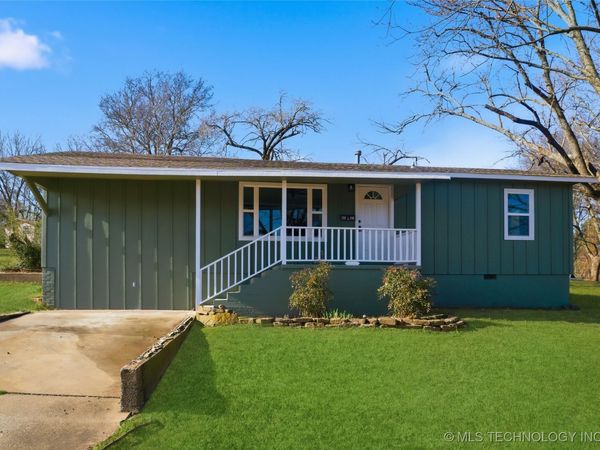 1126 S 2nd Street, Stilwell, OK 74960