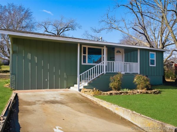 1126 S 2nd Street, Stilwell, OK 74960