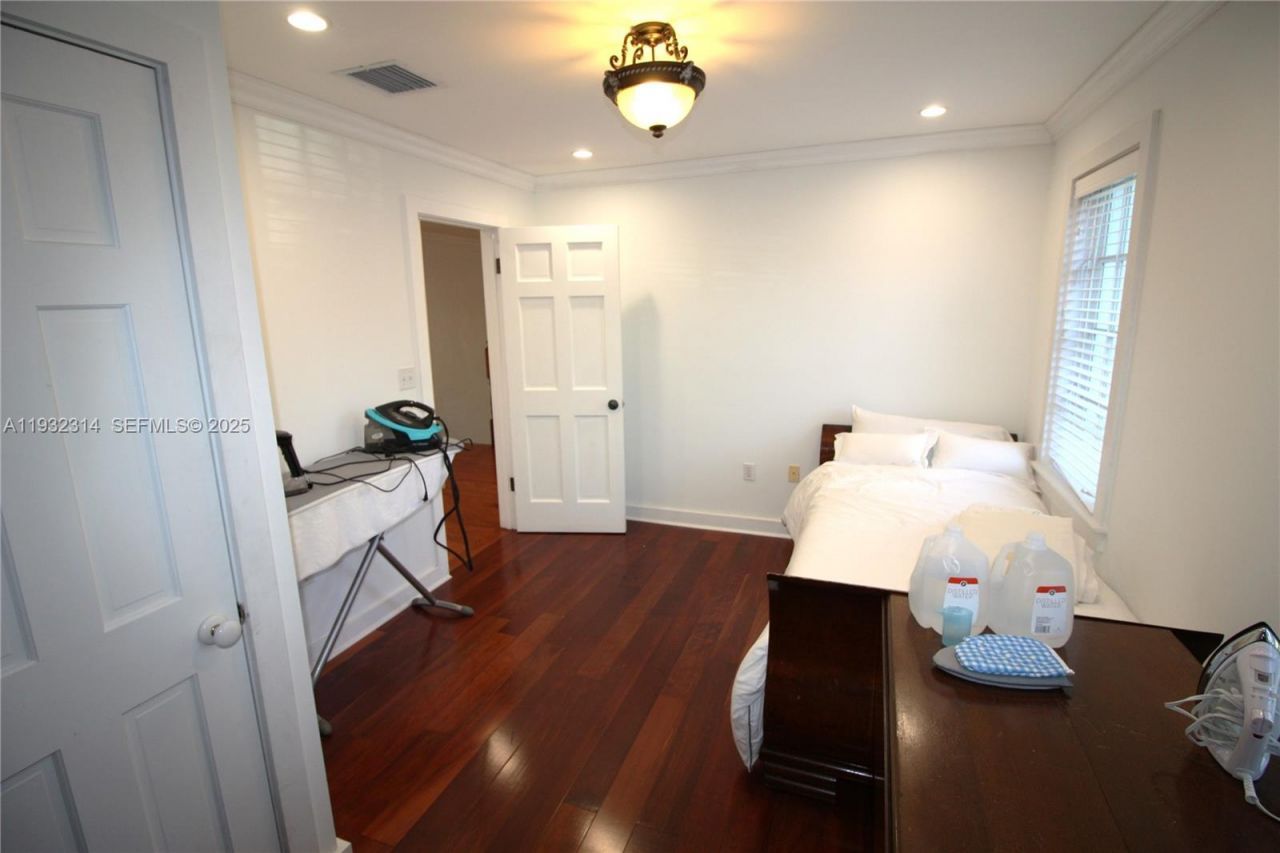 6750 Granada Blvd , Coral Gables, FL 33146 Photo