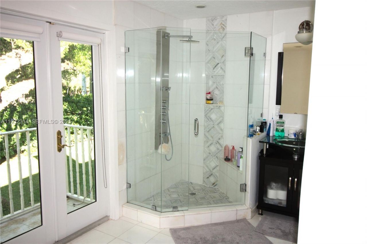 6750 Granada Blvd , Coral Gables, FL 33146 Photo