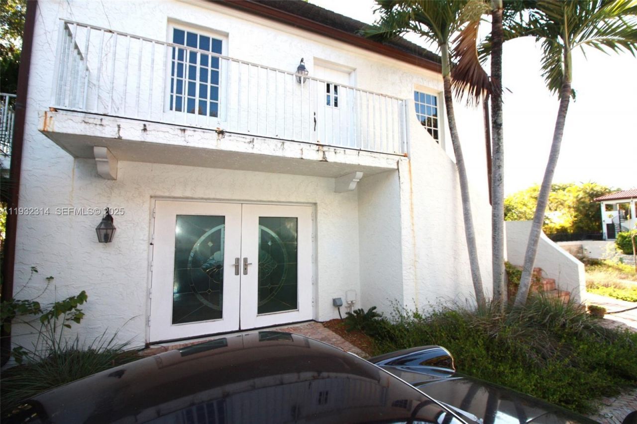 6750 Granada Blvd , Coral Gables, FL 33146 Photo