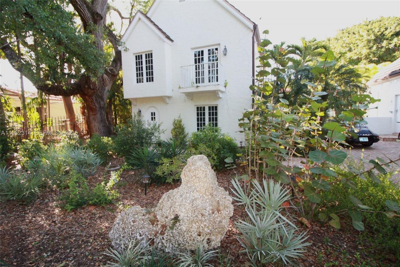 6750 Granada Blvd , Coral Gables, FL 33146 Photo