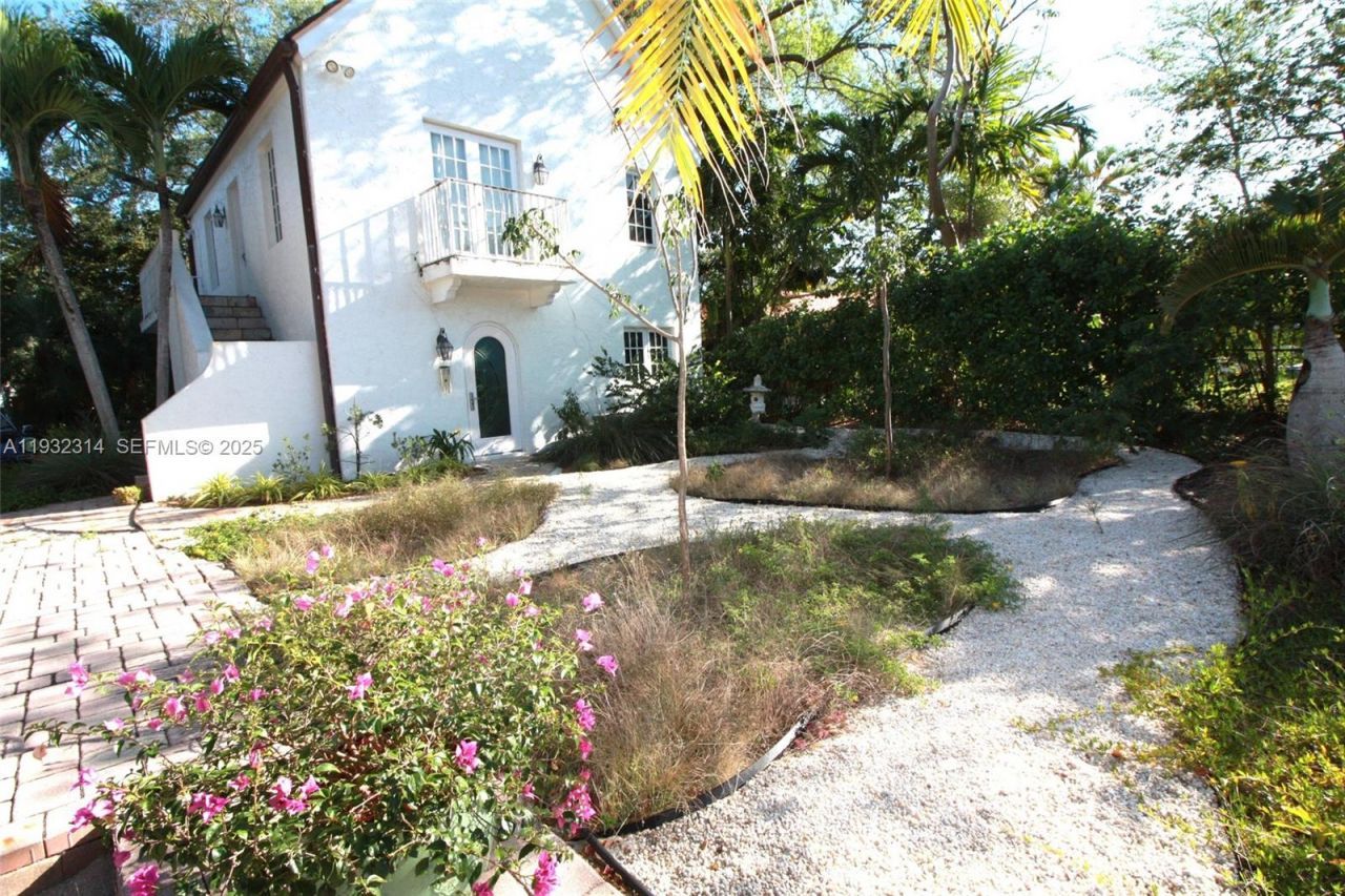 6750 Granada Blvd , Coral Gables, FL 33146 Photo