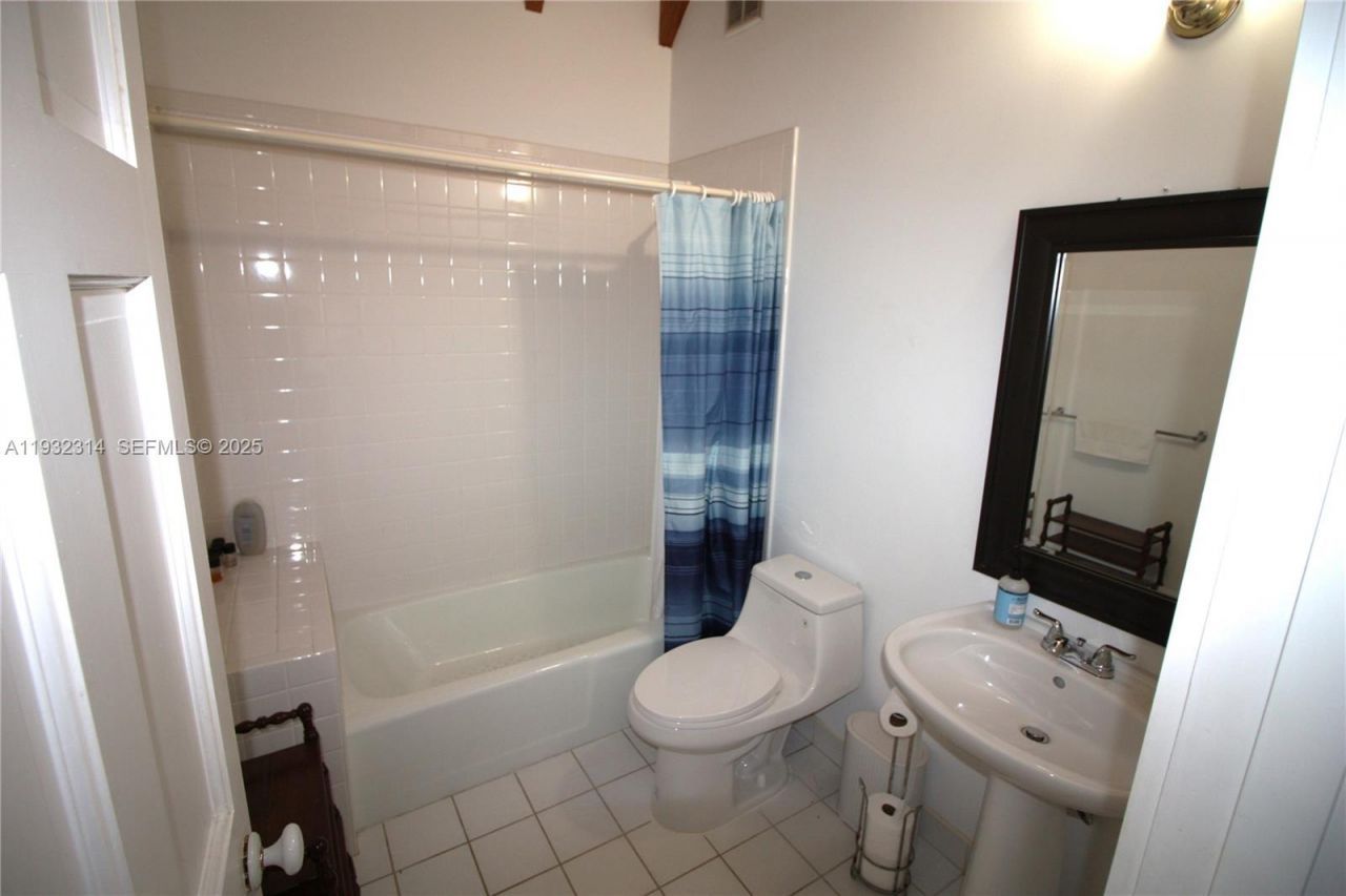 6750 Granada Blvd , Coral Gables, FL 33146 Photo